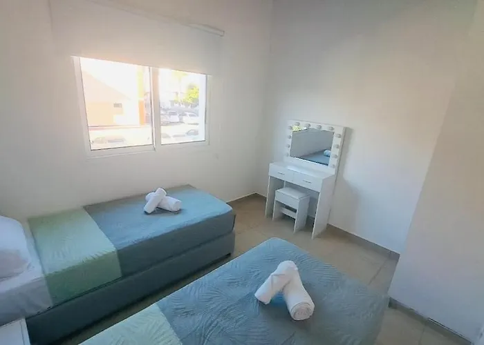 Blue Horizon Two-storey House Just 400 M From The Сasa de vacaciones Paphos