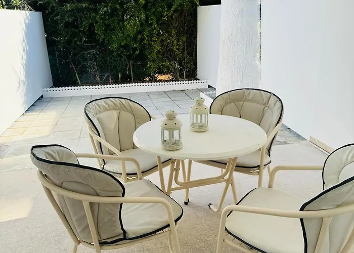 Blue Horizon Two-storey House Just 400 M From The 別荘